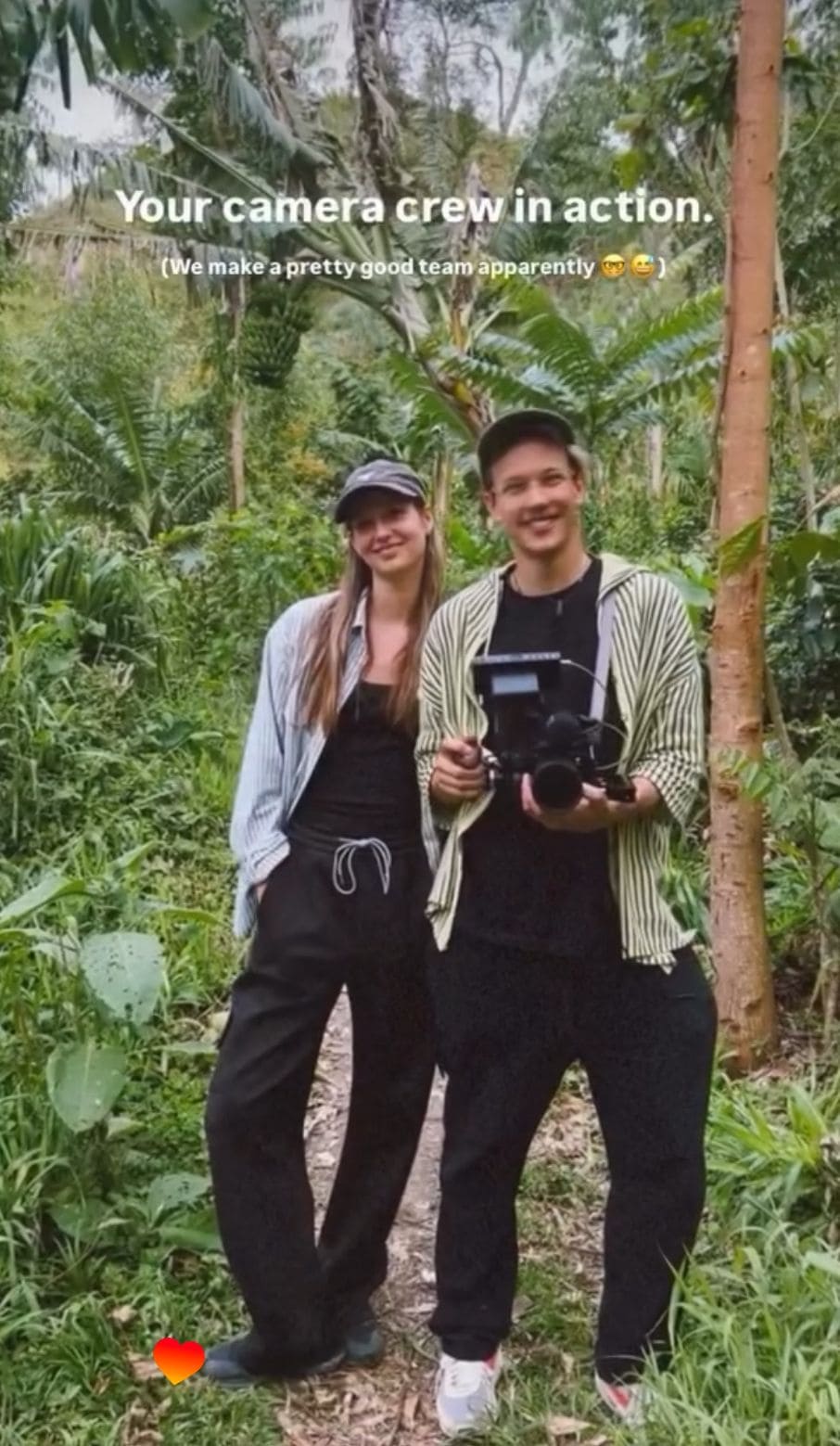 Resumen de Noviembre y Diciembre 2025 3 Pareja de videomakers polacos filmando en la agrofloresta mientras aprenden principios de permacultura en Eco Caminhos.