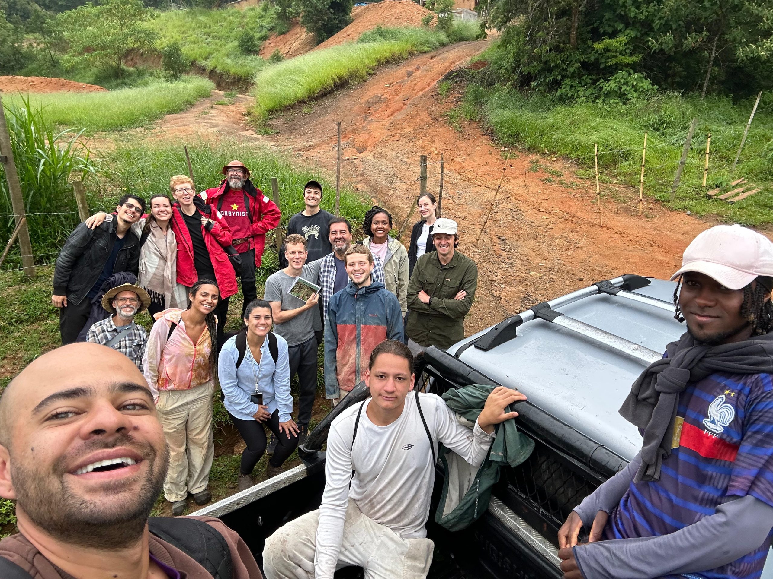 Despedida de voluntário Jasper com comunidade Ecolibrium Eco Caminhos, experiência de voluntariado internacional em permacultura e sustentabilidade Nova Friburgo Brasil